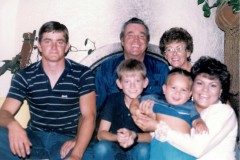 Jim-_amp_-Lorretta-Crosby-Family-02